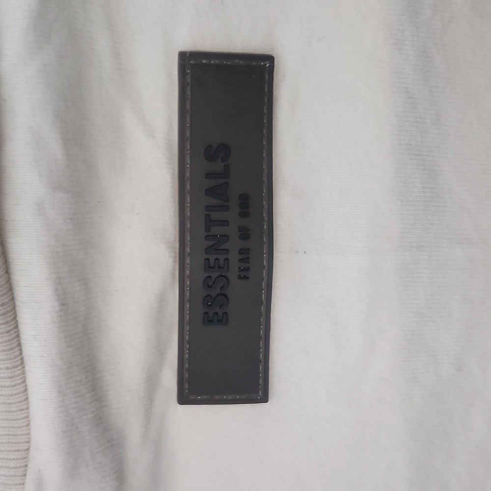 Essentials Off-White Tee - Picture 3 of 3